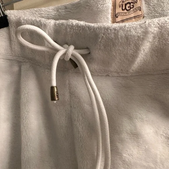 UGG White Fleece Outerwear - Picture 5 of 5